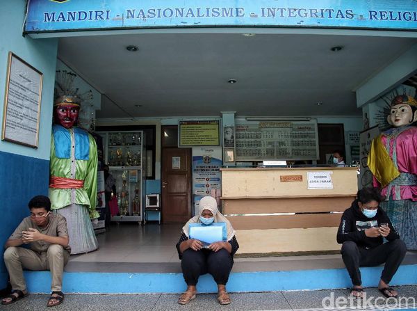 Posko PPDB SMPN 30 Siap Layani Warga Jakut