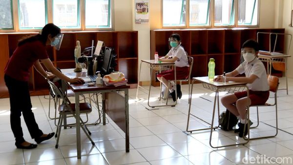 Ratusan Sekolah di Bandung Gelar Simulasi Belajar Tatap Muka