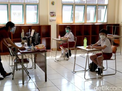 Ratusan Sekolah di Bandung Gelar Simulasi Belajar Tatap Muka