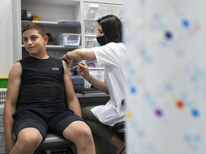 Remaja Israel Mulai Divaksinasi COVID-19