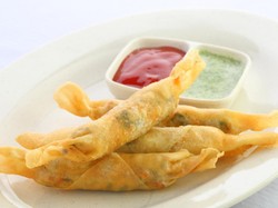 Resep Pangsit Gulung Udang dan Ayam yang Renyah Enak