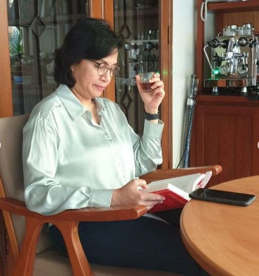 Sri Mulyani Menikmati Kopi Anaerob Spesial Buatan Barista Pribadi