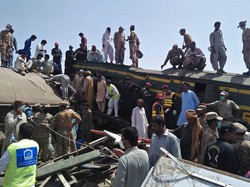 Korban Tewas Tabrakan Dua Kereta di Pakistan Jadi 51 Orang