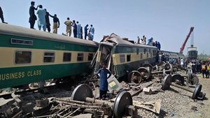Tabrakan Maut Dua Kereta di Pakistan Renggut Puluhan Nyawa