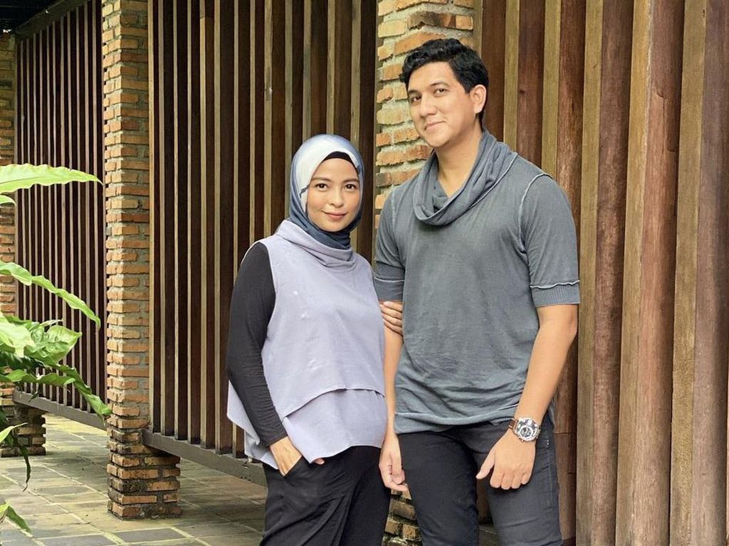Suami Sebut Tantri Kotak Menteri Keuangan Rumah Tangga Suami Sebut Tantri Kotak Menteri Keuangan Rumah Tangga