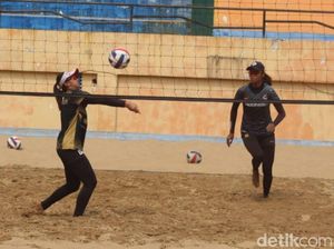 Jelang PON Papua, Tim Bola Voli Pantai Jatim Genjot Latihan