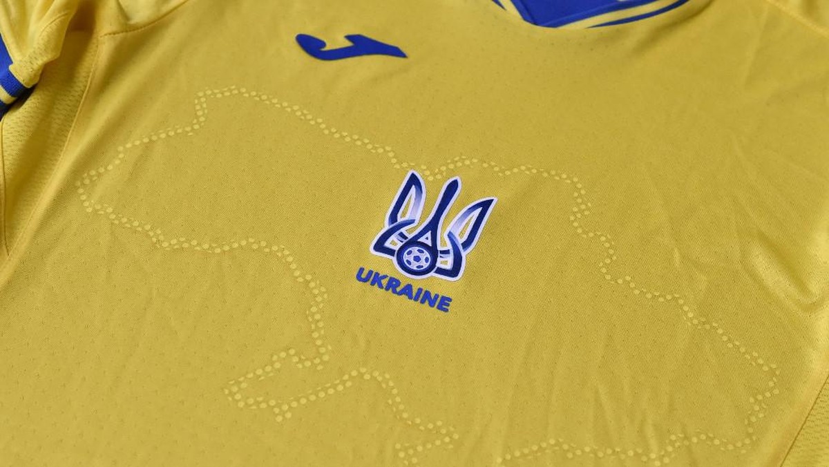 Jersey Timnas Ukraina. (Foto: STRINGER/AFP)