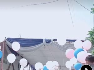 Viral Momen Romantis Pengantin Jadi Rusak karena Emak-Emak Kejar Burung