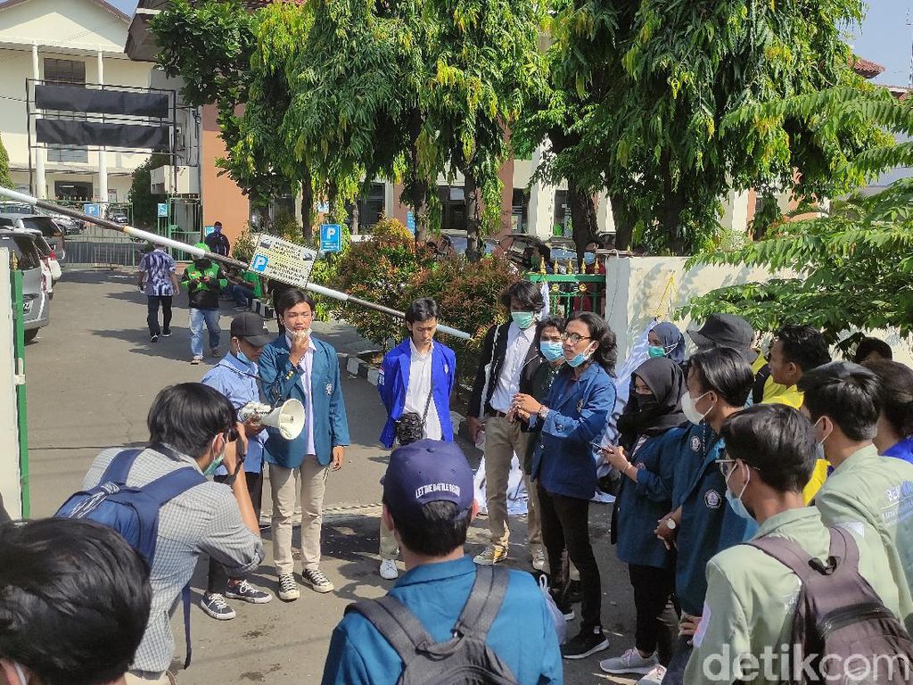 Tok! 4 Mahasiwa Semarang Divonis Hukuman Percobaan Terkait Demo Ricuh