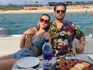 Scott Disick Dihujat Usai Posting Foto Kekasih Mudanya Nyaris Bugil Scott Disick Dihujat Usai Posting Foto Kekasih Mudanya Nyaris Bugil