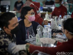 Lebih dari 16 Juta Target Lansia di Indonesia Masih Ragu Divaksin Covid-19