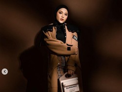 Ada-ada Saja! Cara Aurel Hermansyah Semprot Parfum Rp 3,4 Juta Jadi Sorotan