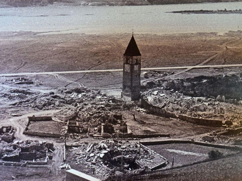 Mirip Atlantis yang Hilang, Desa Ini Muncul Lagi Setelah 70 Tahun Mirip Atlantis yang Hilang, Desa Ini Muncul Lagi Setelah 70 Tahun