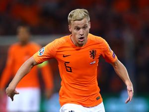 Dear De Boer, Mengapa Tak Ada Pengganti Van de Beek? Dear De Boer, Mengapa Tak Ada Pengganti Van de Beek?