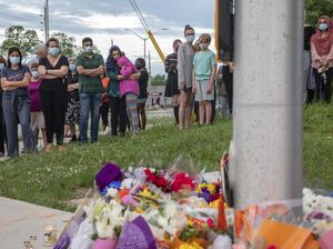 Peti Diselimuti Bendera Kanada, Keluarga Muslim Korban Pembunuhan Dimakamkan