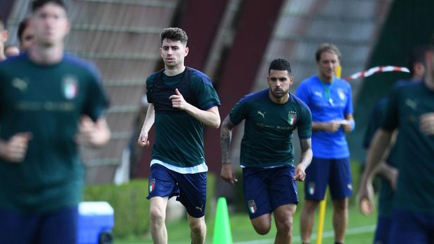 FLORENCE, ITALY - JUNE 01: Jorginho and Emerson Palmieri of Italy in action during Italy training session at Coverciano on June 01, 2021 in Florence, Italy. (Photo by Claudio Villa/Getty Images)