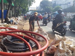 4 Bulan Berlalu, Galian Manhole Mampang Prapatan Belum Kelar Juga