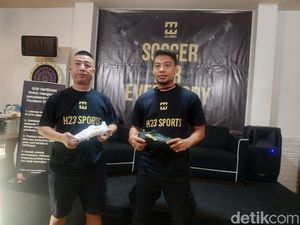 Terjun Bisnis, Hamka Hamzah Luncurkan Brand Sepatu Sepakbola