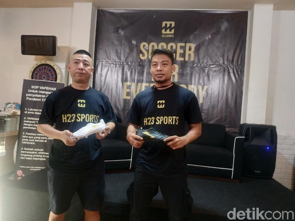 Terjun Bisnis, Hamka Hamzah Luncurkan Brand Sepatu Sepakbola Terjun Bisnis, Hamka Hamzah Luncurkan Brand Sepatu Sepakbola