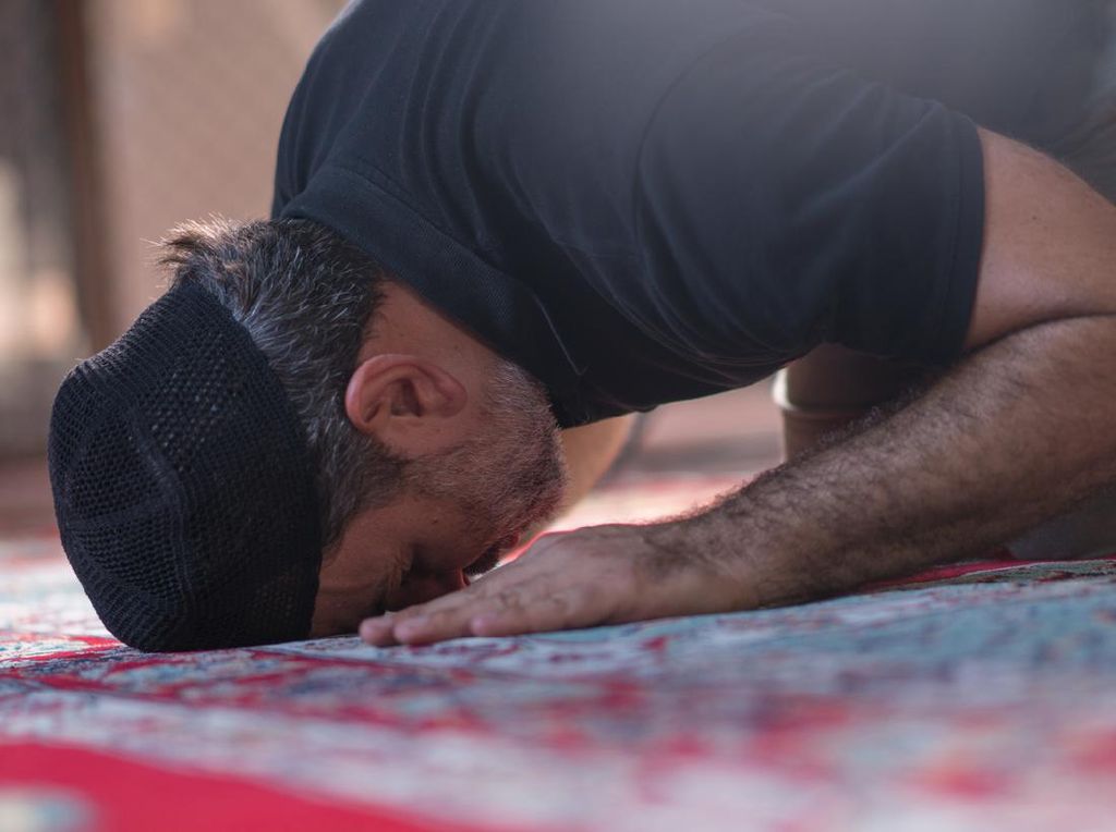 Tata Cara Sholat Dhuha 2 dan 4 Rakaat: Bacaan Niat, Doa, dan Keutamaannya Tata Cara Sholat Dhuha 2 dan 4 Rakaat: Bacaan Niat, Doa, dan Keutamaannya