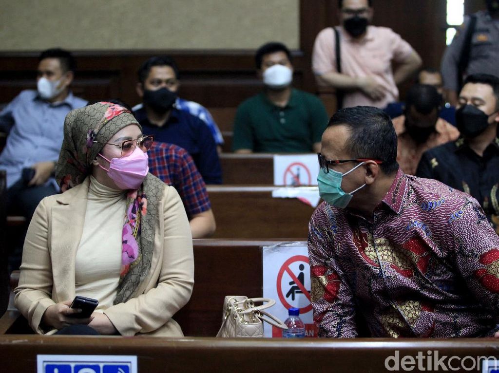 Alasan Edhy Prabowo Beli Barang Mewah di AS: Hibur Istri Saat Anniversary Alasan Edhy Prabowo Beli Barang Mewah di AS: Hibur Istri Saat Anniversary