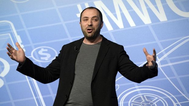 Co-founder and CEO of Whatsapp Jan Koum holds a conference during the 2014 Mobile World Congress in Barcelona on February 24, 2014 The Mobile World Congress runs from the 24 to 27 February where participants and visitors alike can attend conferences, network, discover cutting-edge products and technologies at among the 1,700 exhibitors as well as seek industry opportunities and make deals. AFP PHOTO/LLUIS GENE (Photo by Lluis GENE / AFP)