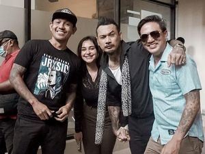 Potret Jerinx Bebas dari Lapas Kerobokan Potret Jerinx Bebas dari Lapas Kerobokan