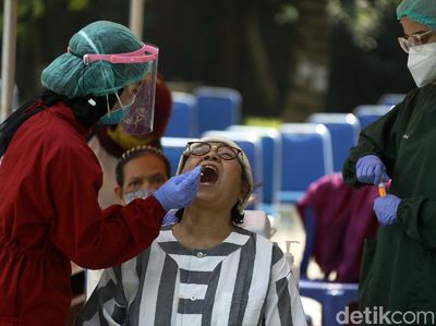 Kompleknya Lockdown, Warga Kayu Putih Swab Test Massal