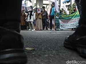 Kedubes Arab Saudi Didemo Imbas RI Tak Berangkatkan Haji Tahun Ini Kedubes Arab Saudi Didemo Imbas RI Tak Berangkatkan Haji Tahun Ini