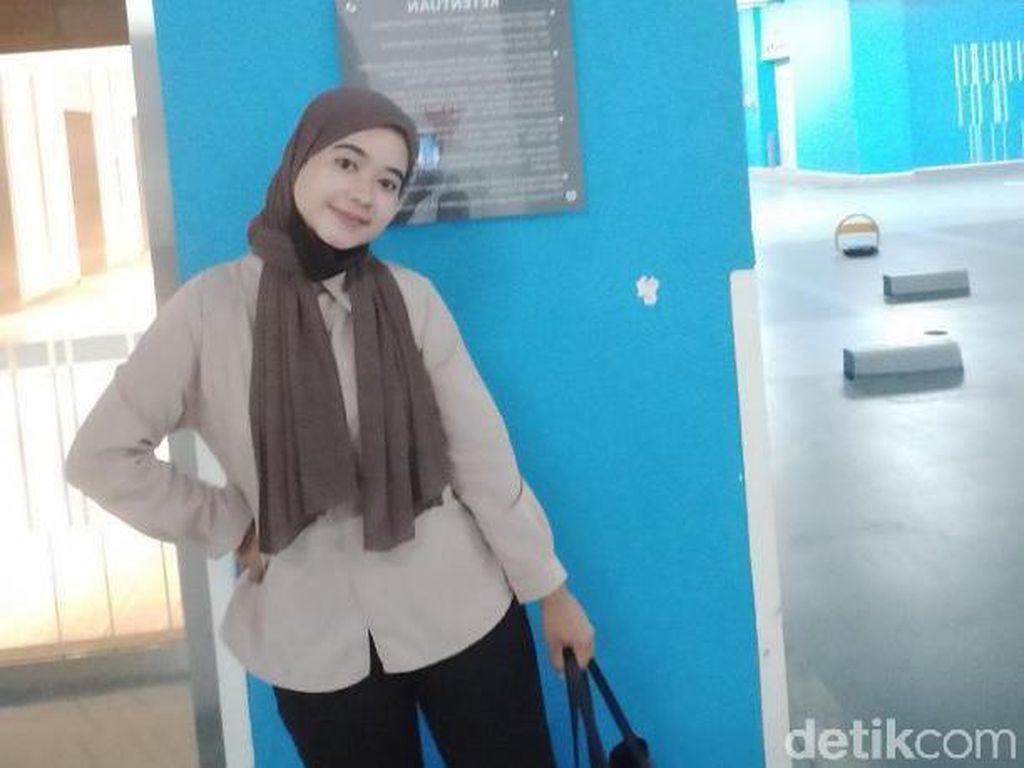 Viral Curhat Wanita Terpaksa Lepas Hijab Saat Kerja karena Tuntutan Kantor Viral Curhat Wanita Terpaksa Lepas Hijab Saat Kerja karena Tuntutan Kantor