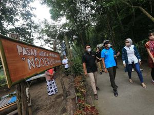 Momen Sandiaga Kunjungi Desa Wisata Pentingsari Momen Sandiaga Kunjungi Desa Wisata Pentingsari