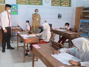 Pastikan PTM Sesuai Prokes, Bupati Kebumen Monitoring ke Sekolah