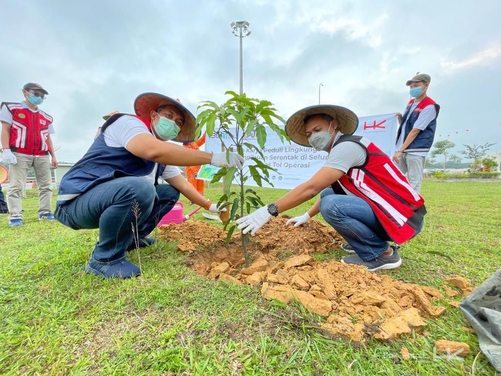 Hari Lingkungan Hidup, Hutama Karya Tanam 1.000 Pohon di Jalan Tol