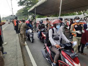 Penyekatan di Suramadu Hari Ketiga Didominasi Pekerja-Kendaraan Logistik