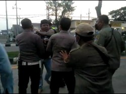 Pria Madura Ngamuk Saat Dihentikan untuk Swab Antigen di Suramadu