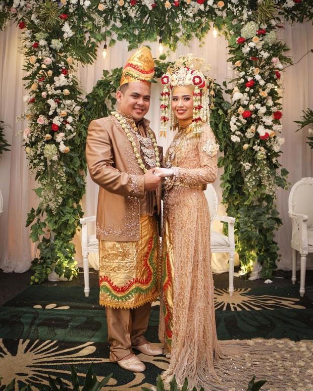 Pernikahan Adat Banjar, Kalimantan Selatan/Instagram.com/maulidaistania Pernikahan Adat Banjar, Kalimantan Selatan/Instagram.com/maulidaistania