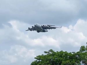 Pesawat Jumbo Militer AS Mendarat di Pekanbaru, Ada Apa? Pesawat Jumbo Militer AS Mendarat di Pekanbaru, Ada Apa?