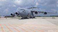 Penampakan Pesawat Jumbo Militer AS Mendarat di Pekanbaru