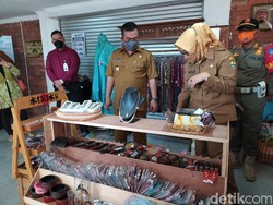 Ragam Produk UMKM Mejeng di Alun-alun Kejaksan Cirebon