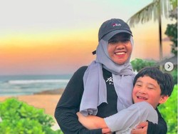Pentingnya Pakai Sabuk Pengaman, Lala dan Rafathar Selamat Usai Mobil Tabrak Truk