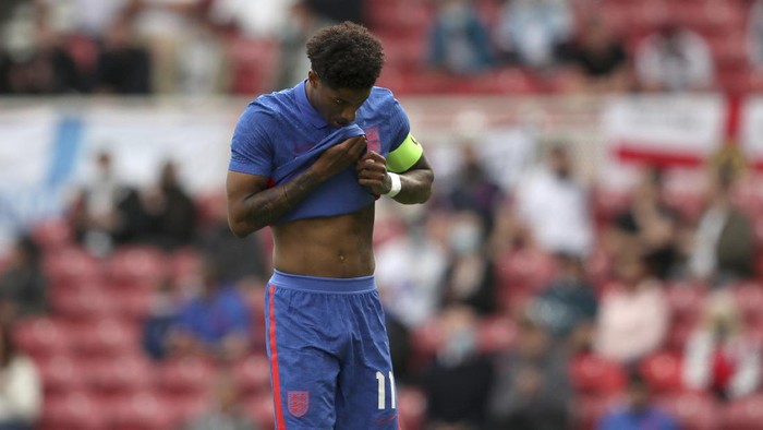 Englands Marcus Rashford wipes his face during the international friendly soccer match between England and Romania in Middlesbrough, England, Sunday, June 6, 2021. (AP Photo/Scott Heppell, Pool)