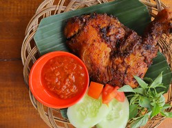 TikToker Australia Cicip Ayam Geprek dan Ayam Bakar, Habis Rp 528 Ribu!