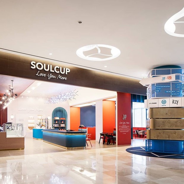 Suasana kafe JYP Entertainment, Soul Cup.