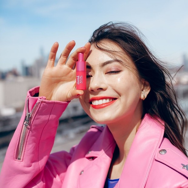 Tampilan saat memakai Revlon Kiss Cloud Blotted Lip Color / sumber : instagram.com/revlonid Tampilan saat memakai Revlon Kiss Cloud Blotted Lip Color / sumber : instagram.com/revlonid