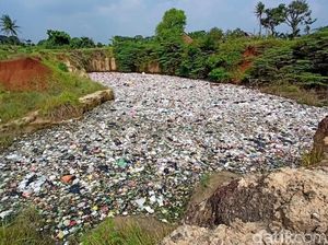 Waduh, Lubang Bekas Tambang di Cilegon Kini Jadi Danau Sampah