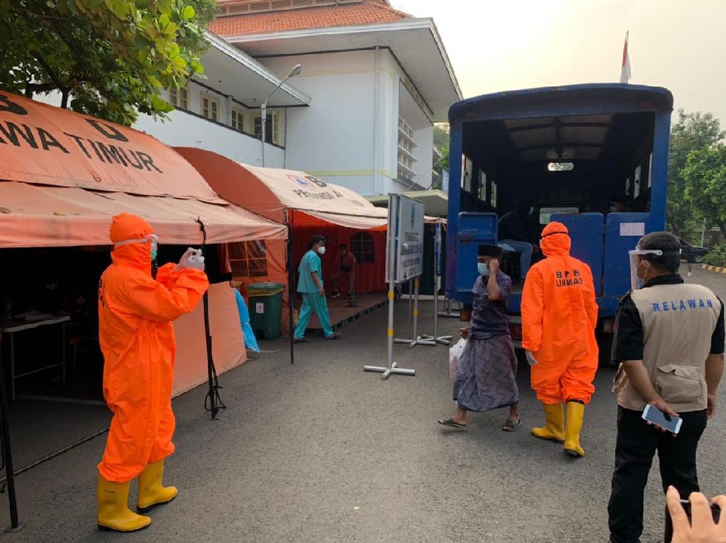 Kasus COVID-19 di Bangkalan Membeludak, Kini Jadi Zona Oranye Kasus COVID-19 di Bangkalan Membeludak, Kini Jadi Zona Oranye