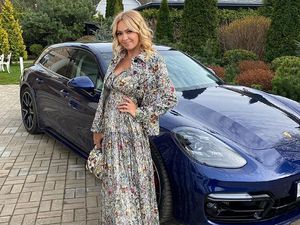 Foto: Gaya Hidup Hedon Sosialita yang Dikritik Setelah Pamer Mobil Porsche Foto: Gaya Hidup Hedon Sosialita yang Dikritik Setelah Pamer Mobil Porsche
