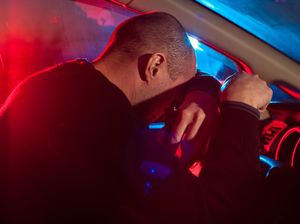 Most Pop Sepekan: Tangis Seorang Driver yang Diberi Uang Tip Rp 16 Ribu Most Pop Sepekan: Tangis Seorang Driver yang Diberi Uang Tip Rp 16 Ribu