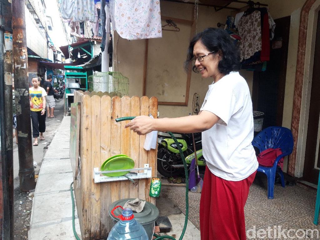 Sempat Macet Gegara Proyek Got, Pompa Air Minum Warga Tambora Kini Lancar Sempat Macet Gegara Proyek Got, Pompa Air Minum Warga Tambora Kini Lancar