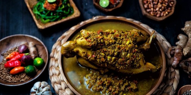 Ayam betutu/ sumber: Instagram.com/ official_ayambetutugilimanuk Ayam betutu